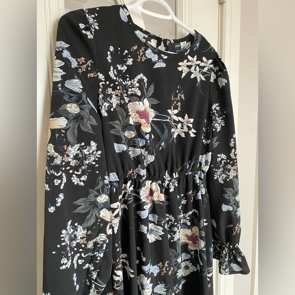 Dress - Picture 4 of 7